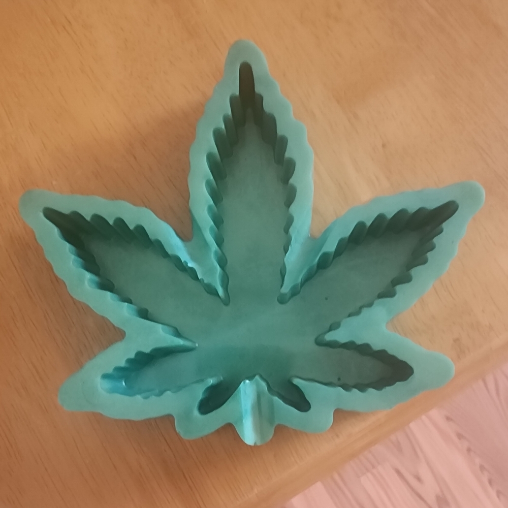 green maple leaf tray